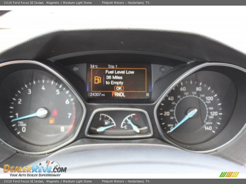 2016 Ford Focus SE Sedan Magnetic / Medium Light Stone Photo #13