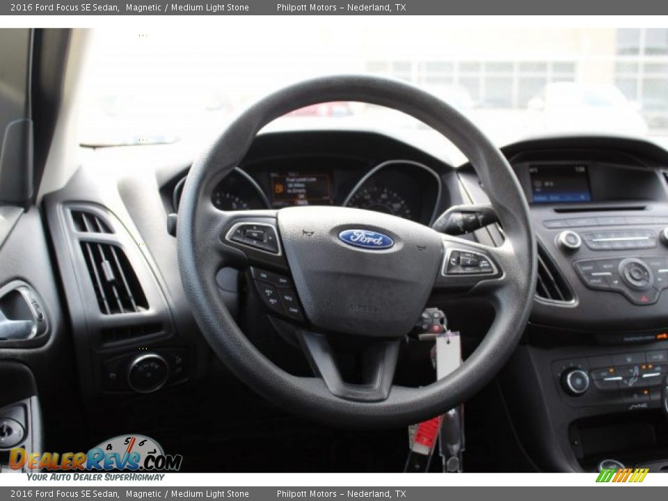 2016 Ford Focus SE Sedan Magnetic / Medium Light Stone Photo #22