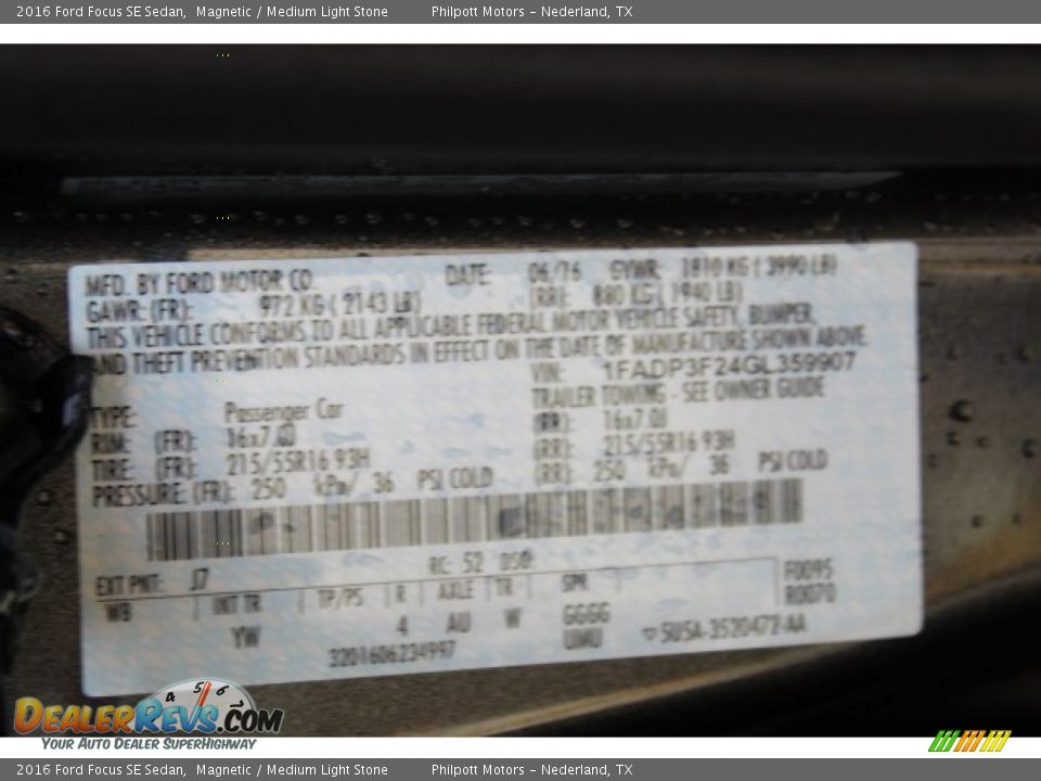 2016 Ford Focus SE Sedan Magnetic / Medium Light Stone Photo #28