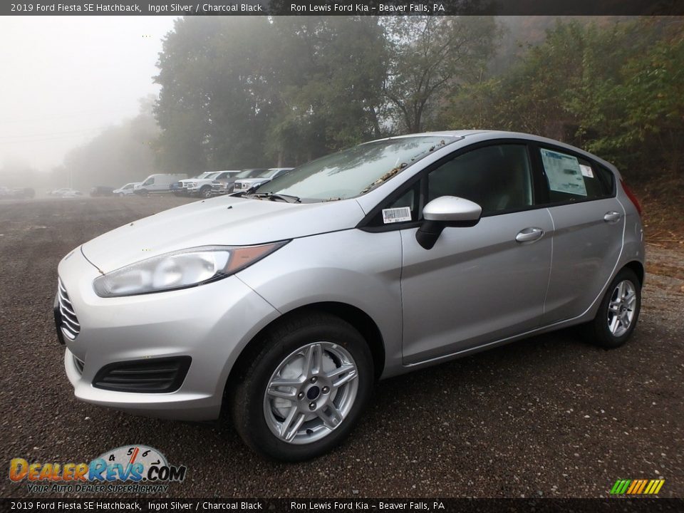 Front 3/4 View of 2019 Ford Fiesta SE Hatchback Photo #7