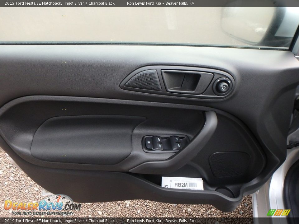 Door Panel of 2019 Ford Fiesta SE Hatchback Photo #15
