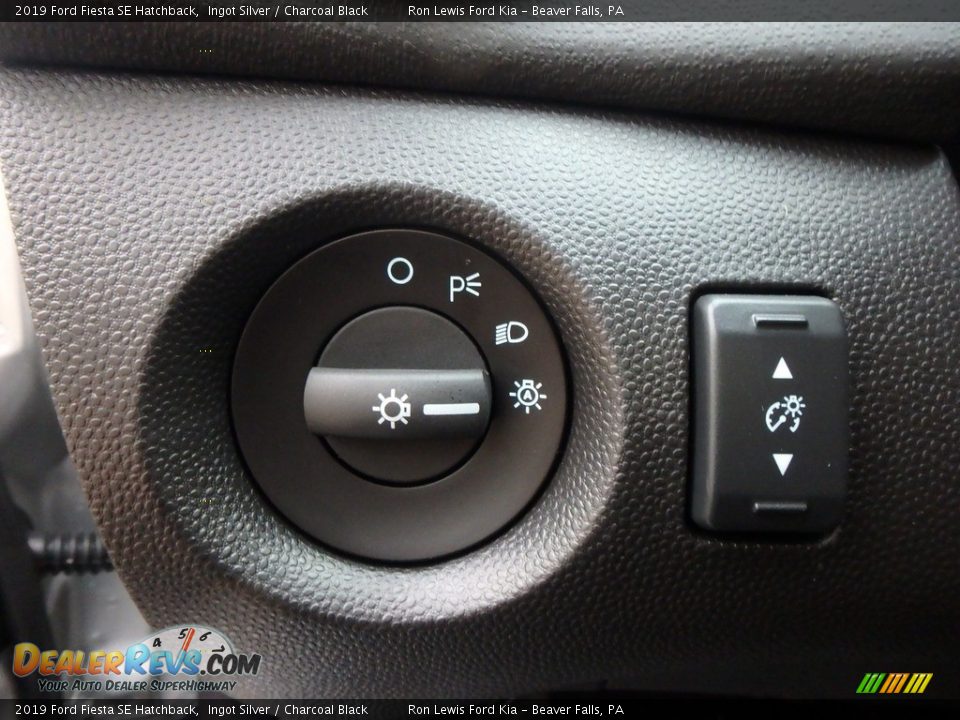 Controls of 2019 Ford Fiesta SE Hatchback Photo #17