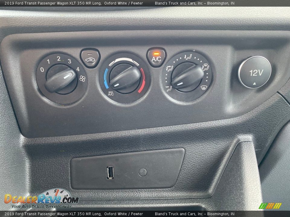 Controls of 2019 Ford Transit Passenger Wagon XLT 350 MR Long Photo #26