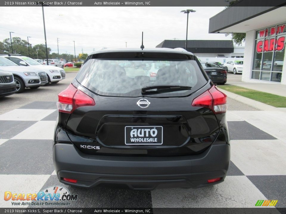 2019 Nissan Kicks S Super Black / Charcoal Photo #4