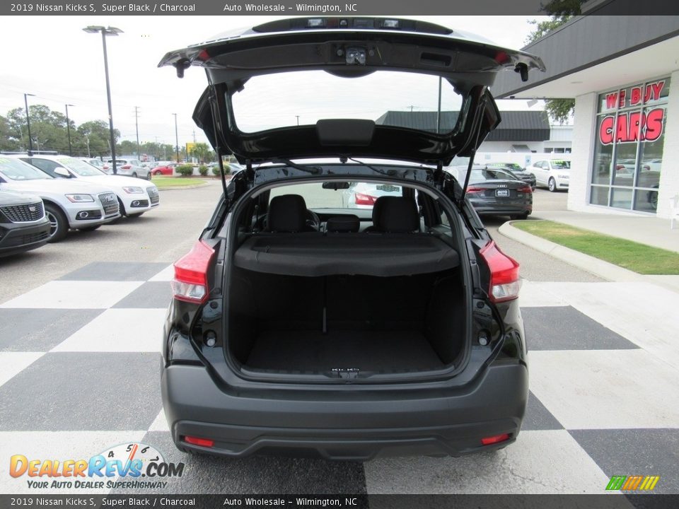 2019 Nissan Kicks S Super Black / Charcoal Photo #5