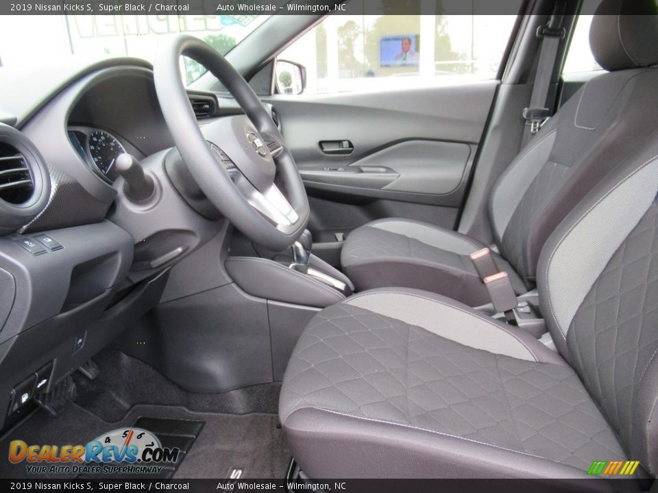 Front Seat of 2019 Nissan Kicks S Photo #10