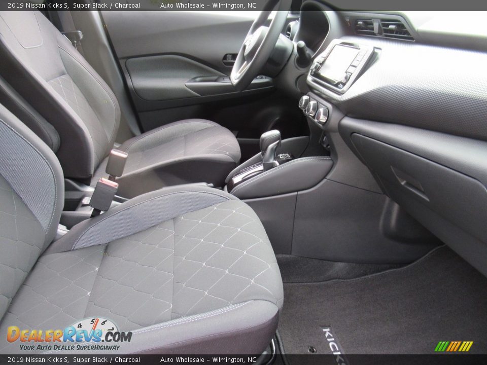 Front Seat of 2019 Nissan Kicks S Photo #12
