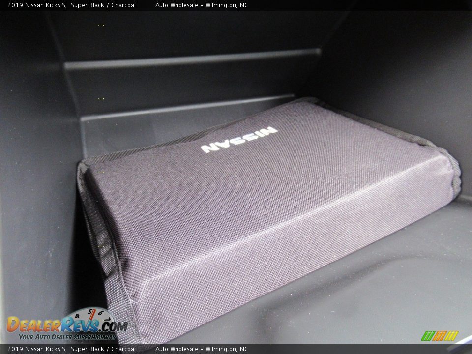 2019 Nissan Kicks S Super Black / Charcoal Photo #20