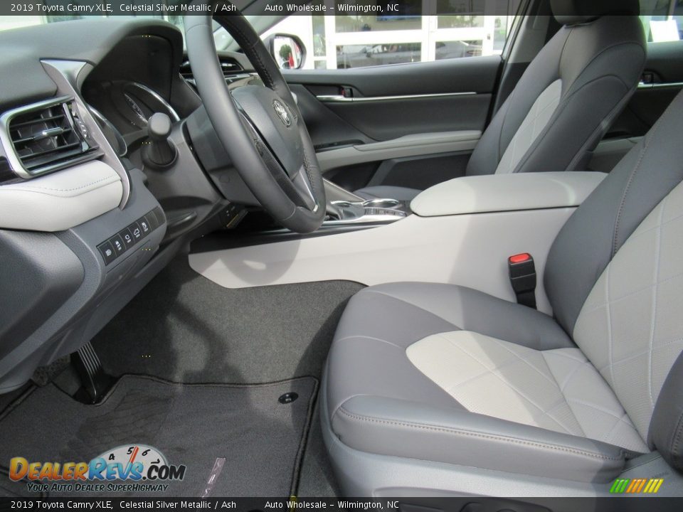 2019 Toyota Camry XLE Celestial Silver Metallic / Ash Photo #9