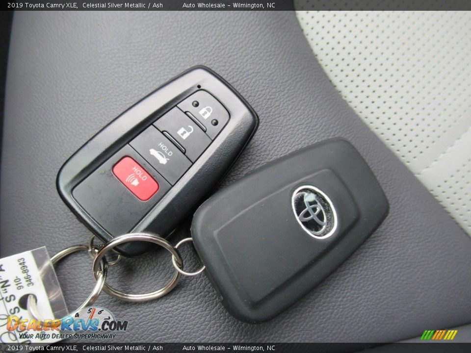 2019 Toyota Camry XLE Celestial Silver Metallic / Ash Photo #20