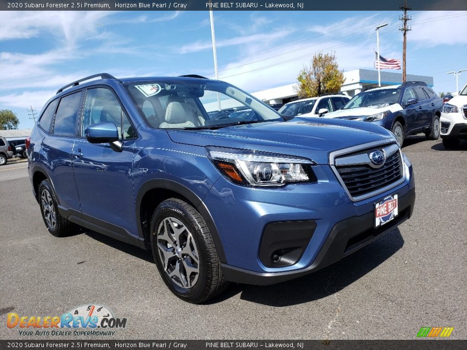 Front 3/4 View of 2020 Subaru Forester 2.5i Premium Photo #1