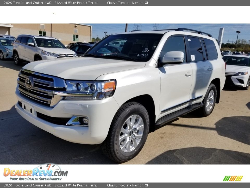 Front 3/4 View of 2020 Toyota Land Cruiser 4WD Photo #1