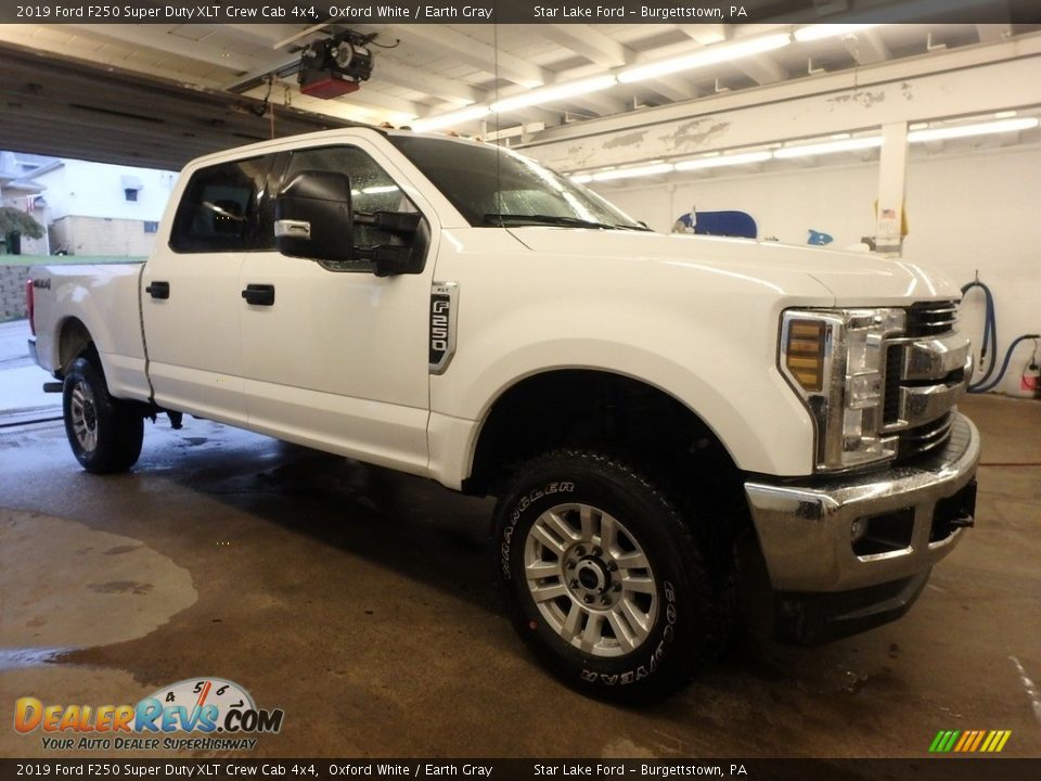 2019 Ford F250 Super Duty XLT Crew Cab 4x4 Oxford White / Earth Gray Photo #1