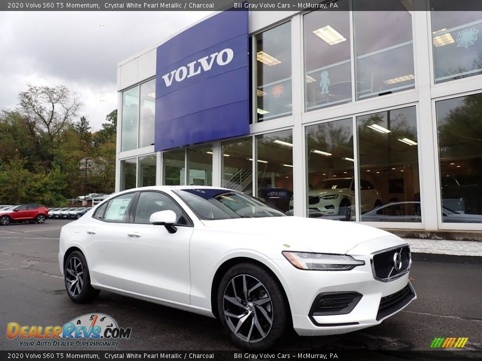 Front 3/4 View of 2020 Volvo S60 T5 Momentum Photo #1