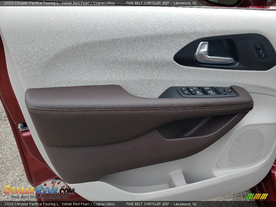 Door Panel of 2020 Chrysler Pacifica Touring L Photo #8