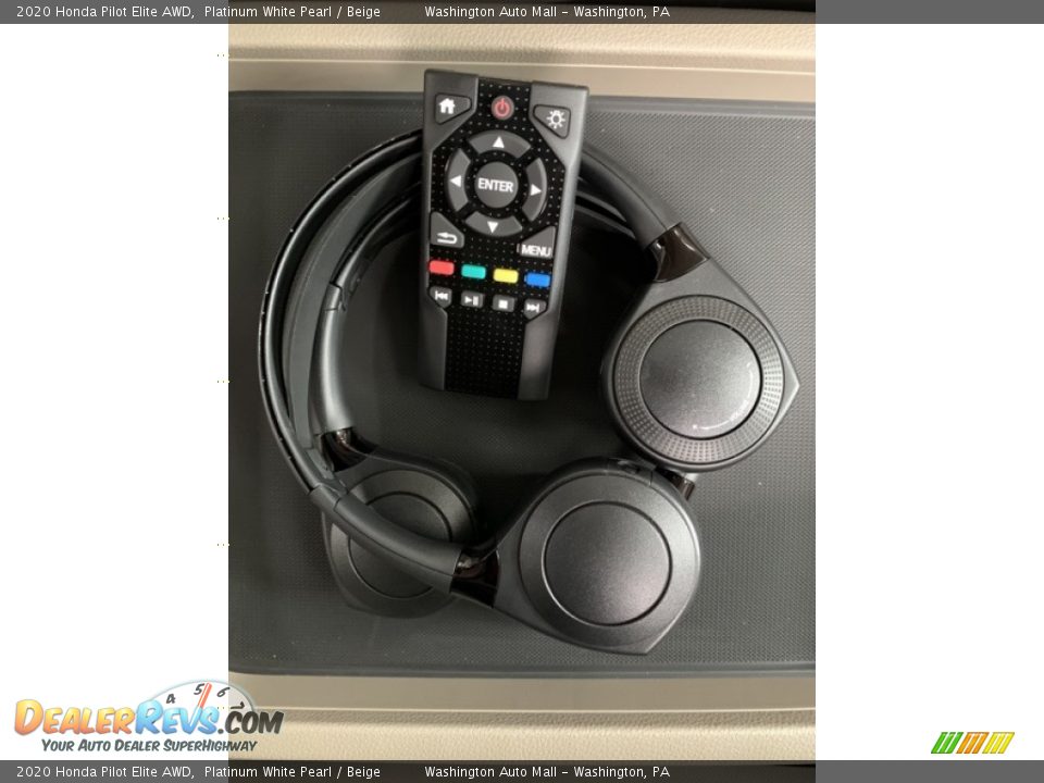 2020 Honda Pilot Elite AWD Platinum White Pearl / Beige Photo #33