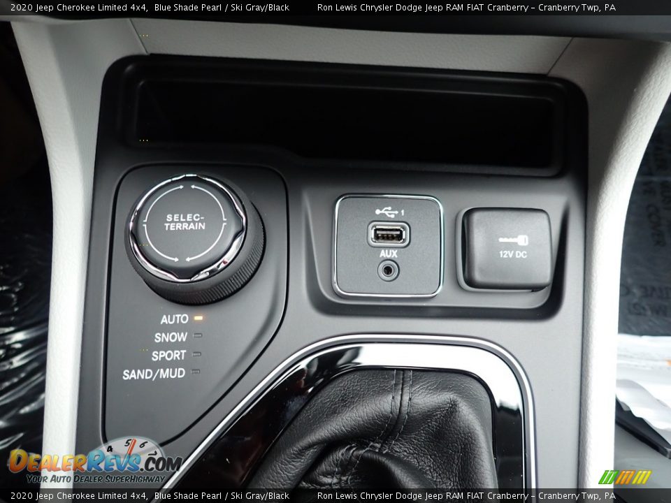 Controls of 2020 Jeep Cherokee Limited 4x4 Photo #20