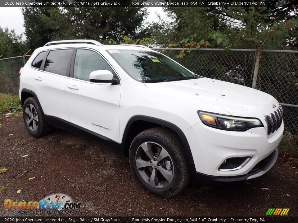Front 3/4 View of 2020 Jeep Cherokee Limited 4x4 Photo #2