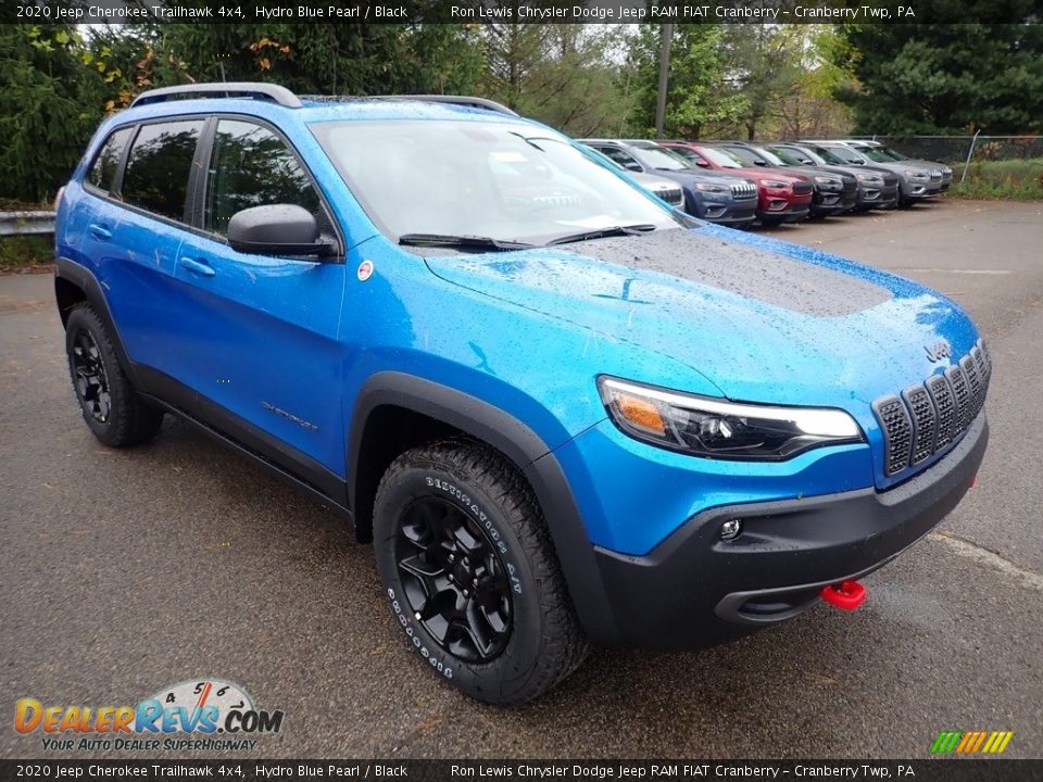 Front 3/4 View of 2020 Jeep Cherokee Trailhawk 4x4 Photo #7