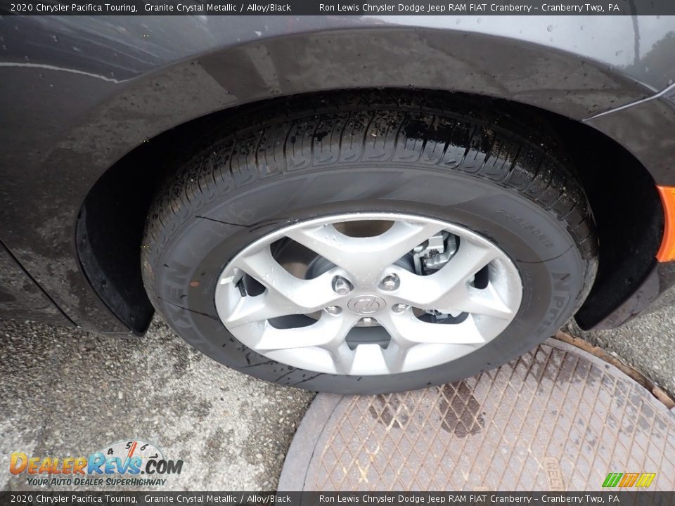 2020 Chrysler Pacifica Touring Granite Crystal Metallic / Alloy/Black Photo #9