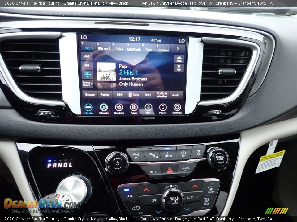 2020 Chrysler Pacifica Touring Granite Crystal Metallic / Alloy/Black Photo #17