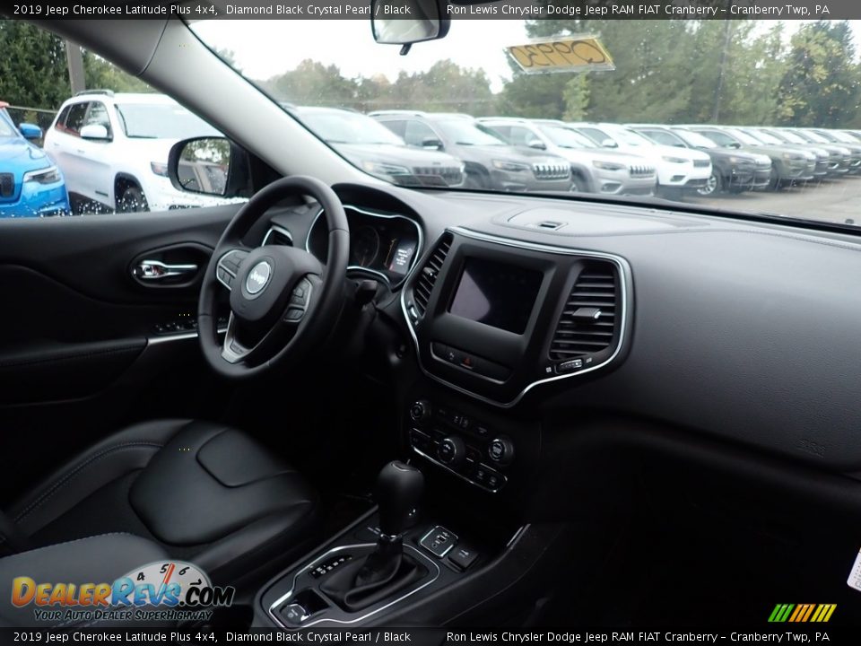 2019 Jeep Cherokee Latitude Plus 4x4 Diamond Black Crystal Pearl / Black Photo #9