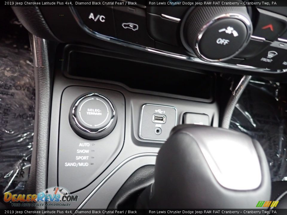 2019 Jeep Cherokee Latitude Plus 4x4 Diamond Black Crystal Pearl / Black Photo #20