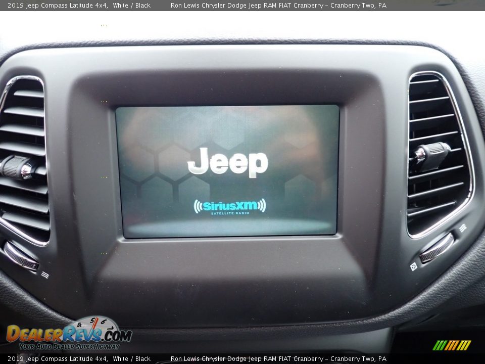 2019 Jeep Compass Latitude 4x4 White / Black Photo #16