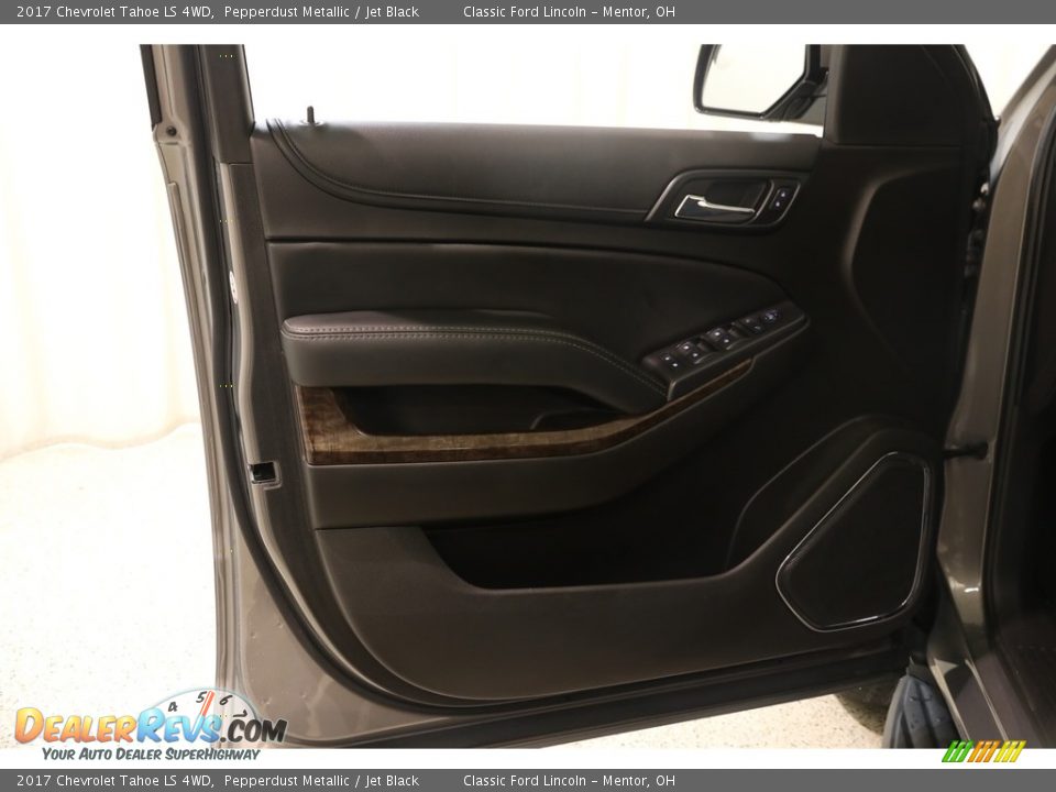 2017 Chevrolet Tahoe LS 4WD Pepperdust Metallic / Jet Black Photo #4