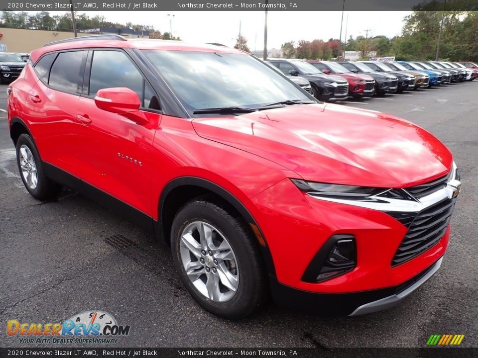 Front 3/4 View of 2020 Chevrolet Blazer LT AWD Photo #7