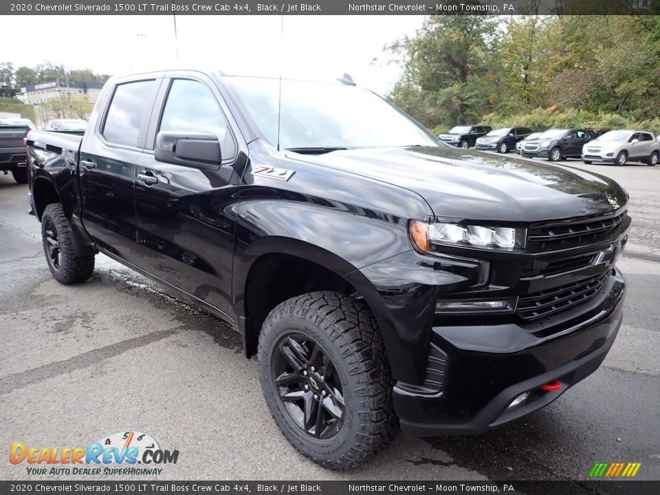 Front 3/4 View of 2020 Chevrolet Silverado 1500 LT Trail Boss Crew Cab 4x4 Photo #7