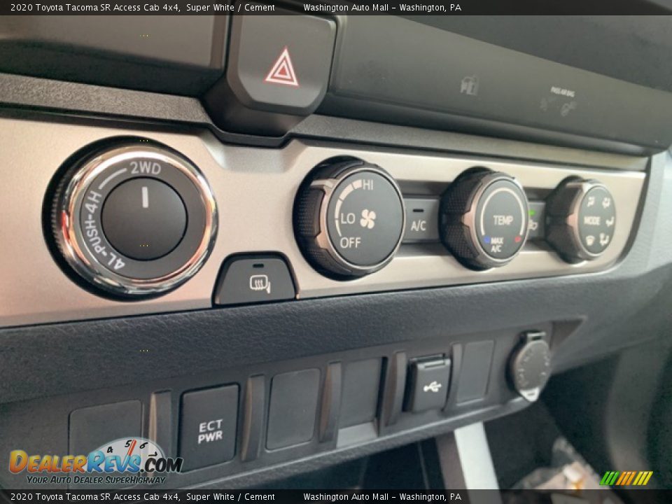 Controls of 2020 Toyota Tacoma SR Access Cab 4x4 Photo #31
