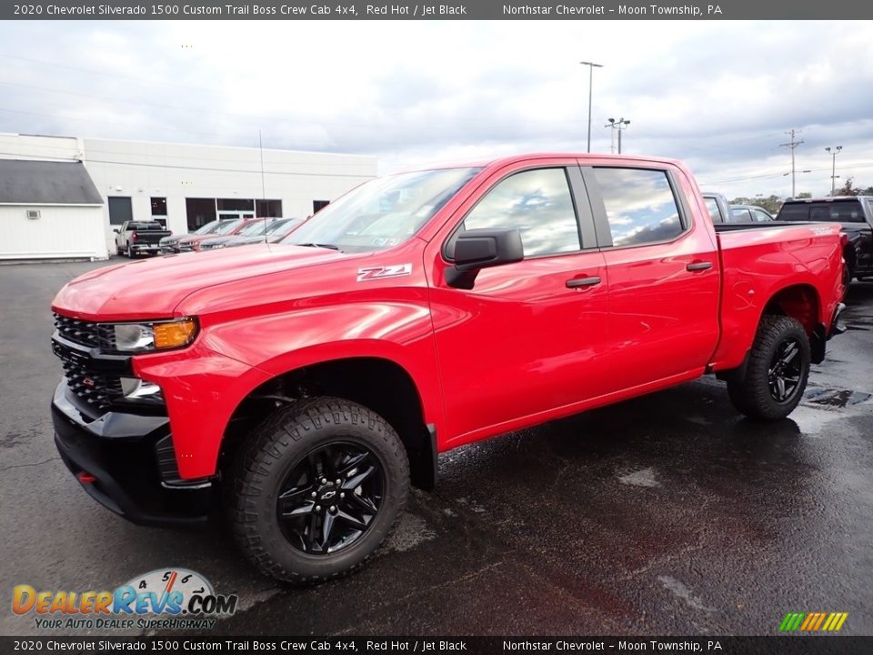 Front 3/4 View of 2020 Chevrolet Silverado 1500 Custom Trail Boss Crew Cab 4x4 Photo #1