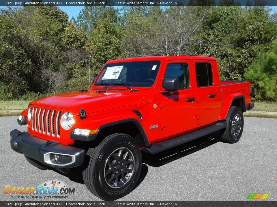 Front 3/4 View of 2020 Jeep Gladiator Overland 4x4 Photo #2