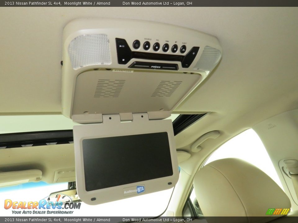 2013 Nissan Pathfinder SL 4x4 Moonlight White / Almond Photo #3
