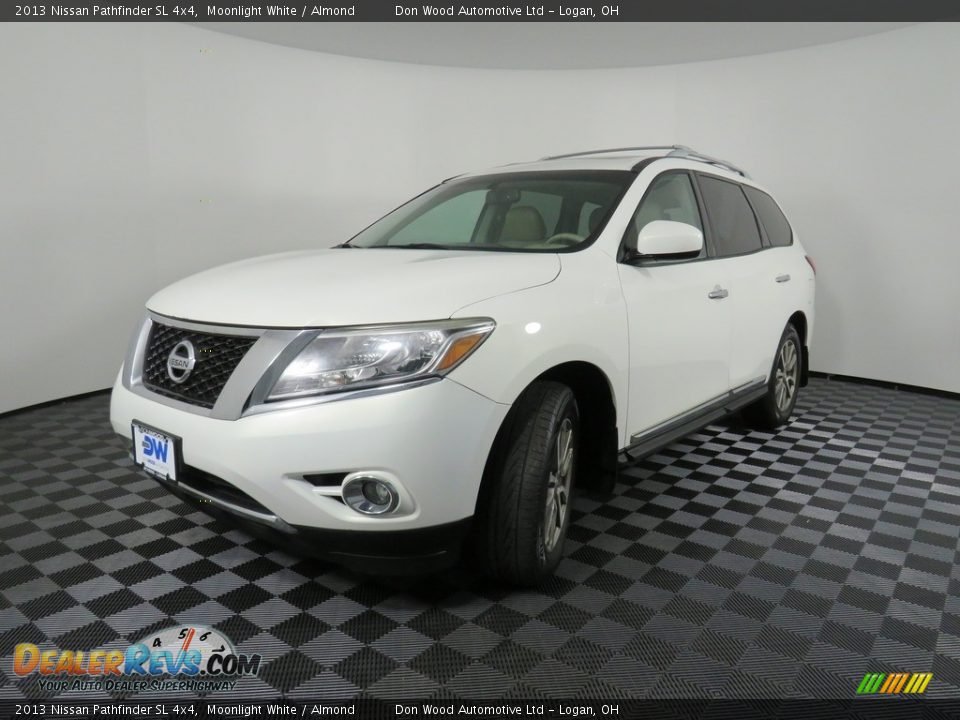 2013 Nissan Pathfinder SL 4x4 Moonlight White / Almond Photo #10