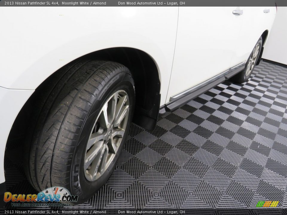 2013 Nissan Pathfinder SL 4x4 Moonlight White / Almond Photo #11