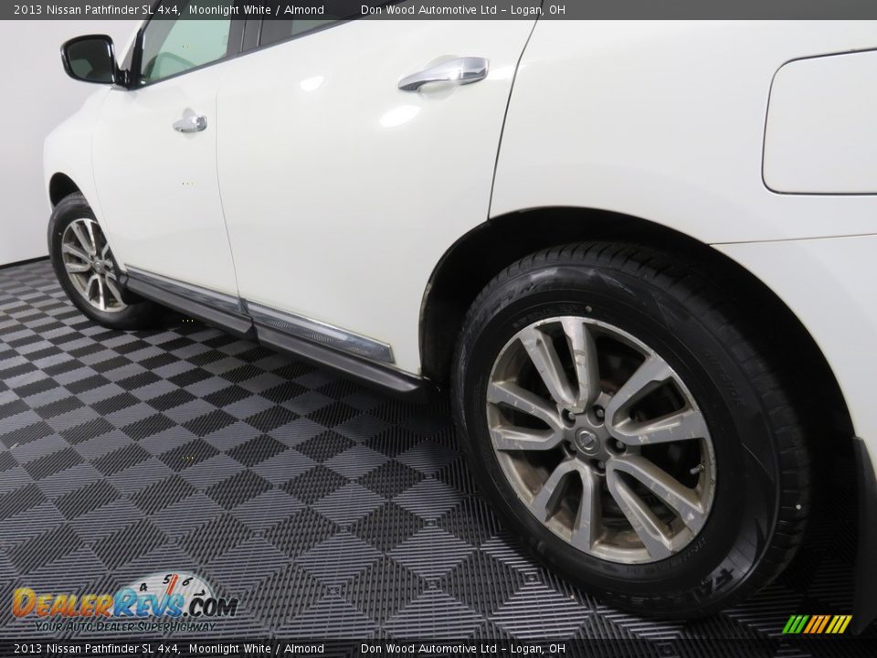 2013 Nissan Pathfinder SL 4x4 Moonlight White / Almond Photo #12