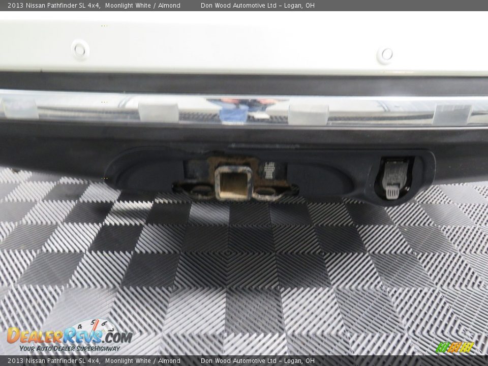 2013 Nissan Pathfinder SL 4x4 Moonlight White / Almond Photo #15