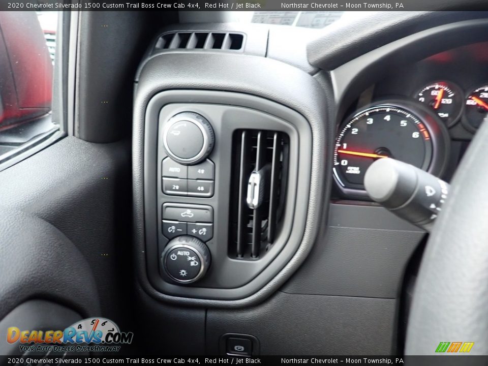 Controls of 2020 Chevrolet Silverado 1500 Custom Trail Boss Crew Cab 4x4 Photo #20