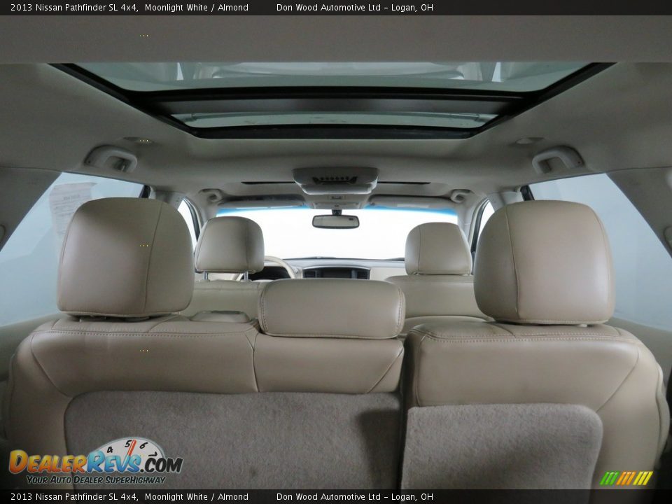 2013 Nissan Pathfinder SL 4x4 Moonlight White / Almond Photo #18