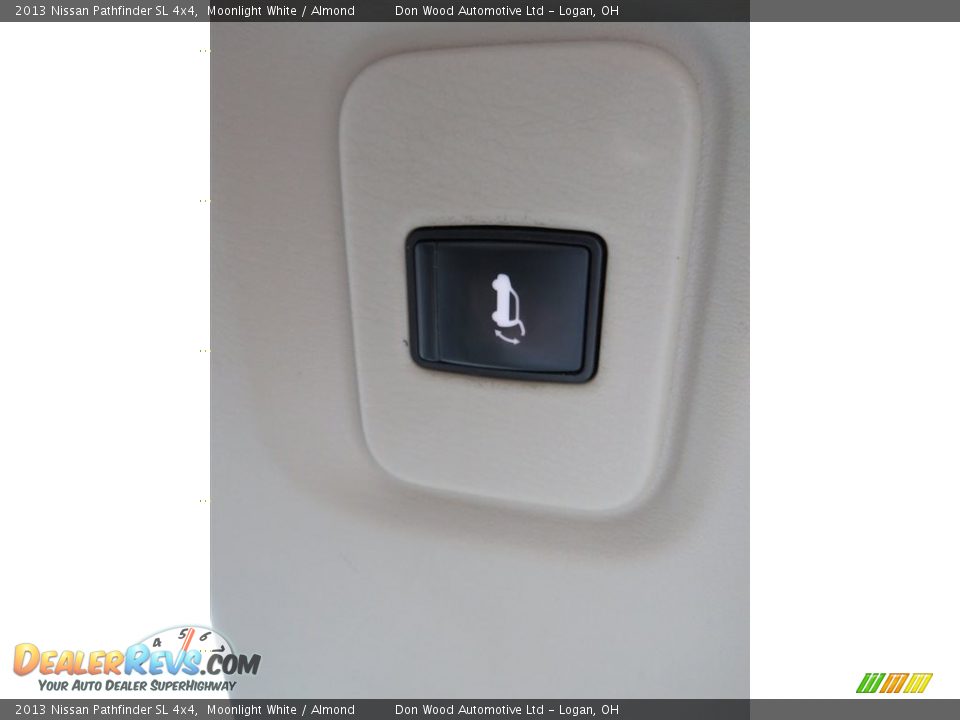 2013 Nissan Pathfinder SL 4x4 Moonlight White / Almond Photo #19