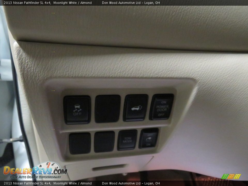 2013 Nissan Pathfinder SL 4x4 Moonlight White / Almond Photo #23