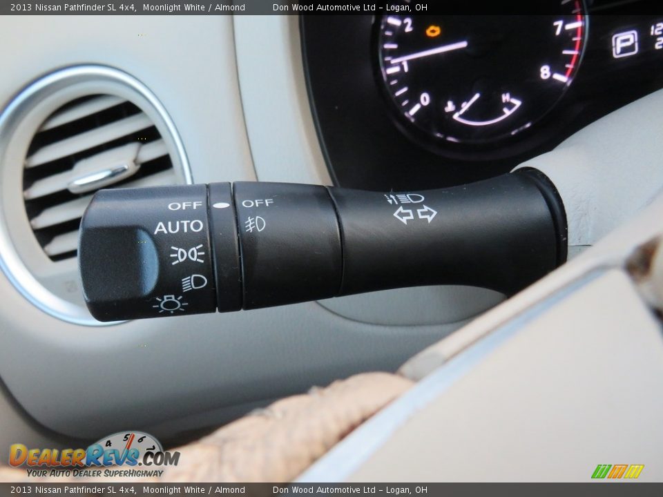 2013 Nissan Pathfinder SL 4x4 Moonlight White / Almond Photo #27