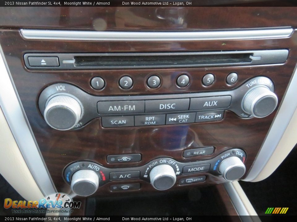 2013 Nissan Pathfinder SL 4x4 Moonlight White / Almond Photo #32