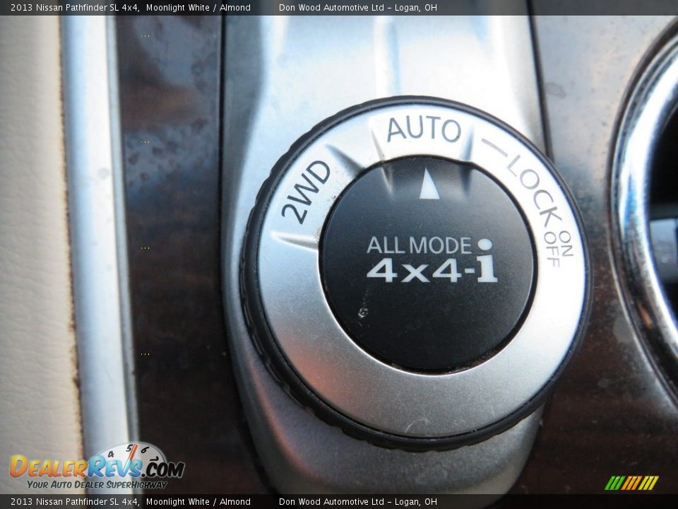 2013 Nissan Pathfinder SL 4x4 Moonlight White / Almond Photo #34