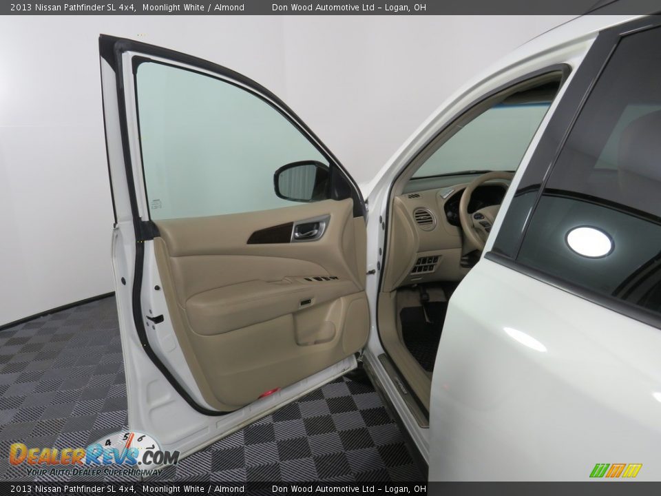 2013 Nissan Pathfinder SL 4x4 Moonlight White / Almond Photo #35
