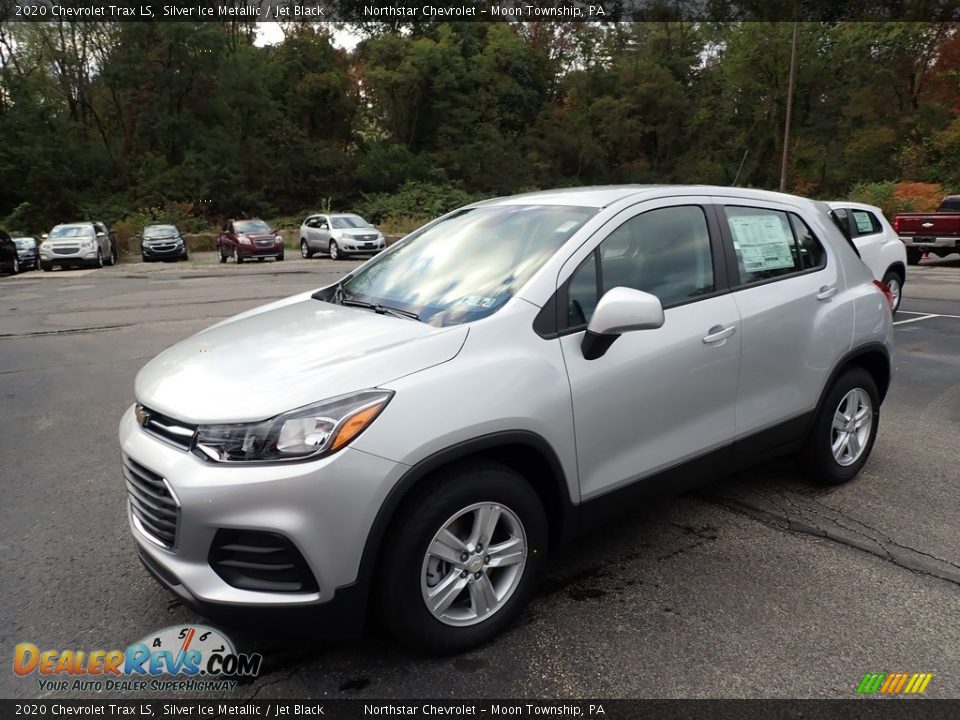 Front 3/4 View of 2020 Chevrolet Trax LS Photo #1