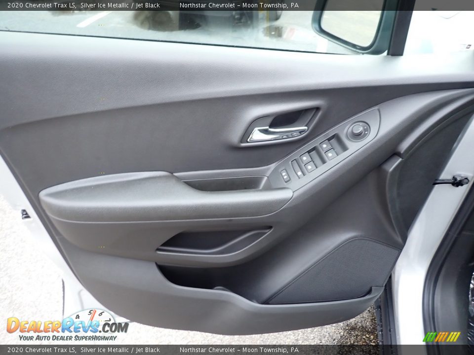 Door Panel of 2020 Chevrolet Trax LS Photo #15