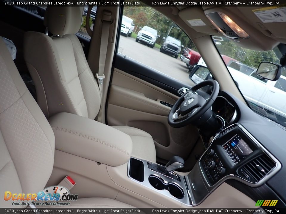 2020 Jeep Grand Cherokee Laredo 4x4 Bright White / Light Frost Beige/Black Photo #9